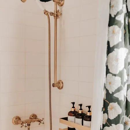 La Belle Vue - Lakeview, Pool, Free Parking Apartment